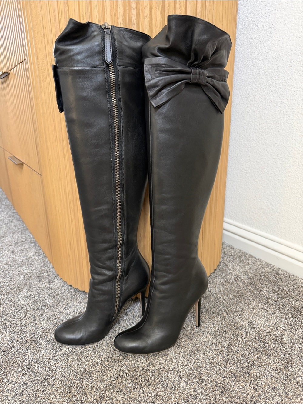 Valentino Garavani Knee High Black Leather with Bow Detail Size 35 / US 5 $1500+